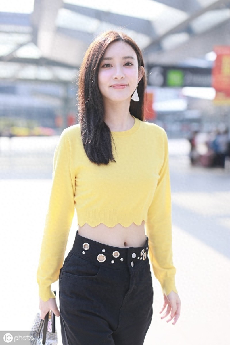 《陈情令》女主孟子义露腰现身，肖战王一博大火她却戏红人不红
