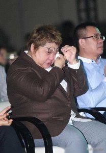 ​韩红父亲居然是相声大师韩德江，与张大礼同辈，难怪大家都尊重她