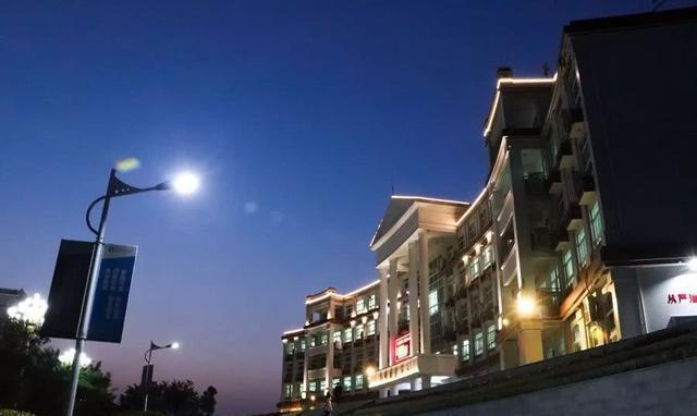 泉州这座山上的学校，除了8个食堂，还有这些鲜为人知的真相……