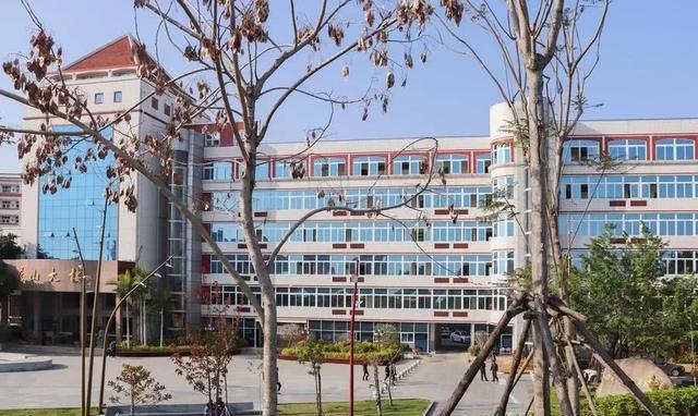 泉州这座山上的学校，除了8个食堂，还有这些鲜为人知的真相……