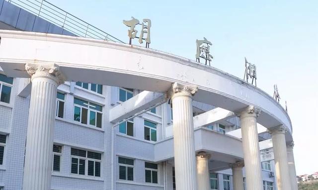 泉州这座山上的学校，除了8个食堂，还有这些鲜为人知的真相……