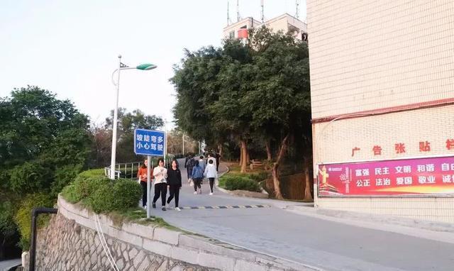 泉州这座山上的学校，除了8个食堂，还有这些鲜为人知的真相……