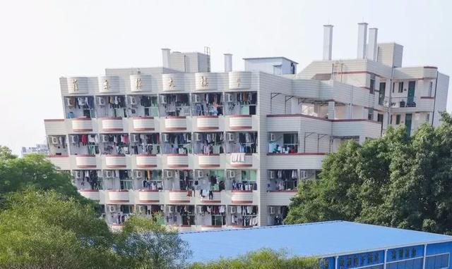 泉州这座山上的学校，除了8个食堂，还有这些鲜为人知的真相……