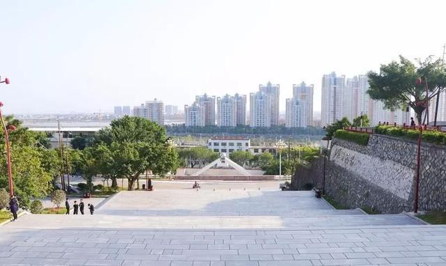 泉州这座山上的学校，除了8个食堂，还有这些鲜为人知的真相……