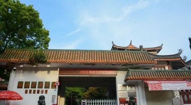 泉州这座山上的学校，除了8个食堂，还有这些鲜为人知的真相……