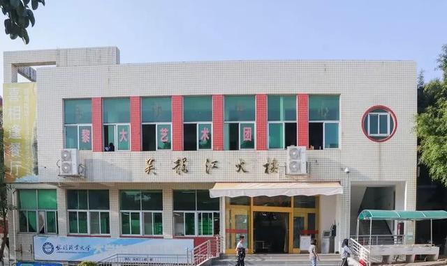 泉州这座山上的学校，除了8个食堂，还有这些鲜为人知的真相……