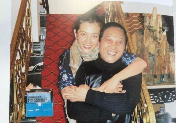 王林：能“断蛇复活”，拜师费500万，李冰冰下跪认干爹