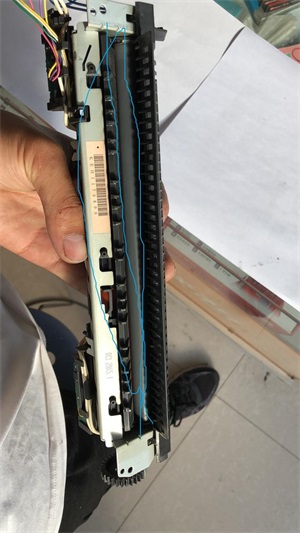 hp惠普1005打印复印一体机拆机定影更换定影膜教程(hp惠普1005打印复印一体机拆机定影更换定影膜教程)(20)