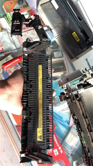 hp惠普1005打印复印一体机拆机定影更换定影膜教程(hp惠普1005打印复印一体机拆机定影更换定影膜教程)(19)