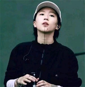 窦靖童周迅公布恋情(网曝窦靖童公开承认同性恋)