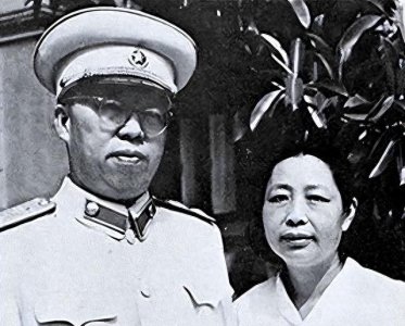 红29军政委甘渭汉来延安汇报,怒责罗荣桓:怎么不和我住一屋了