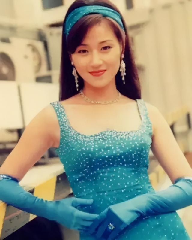 万绮雯年轻时美若天仙 万绮雯的戏剧人生(6)