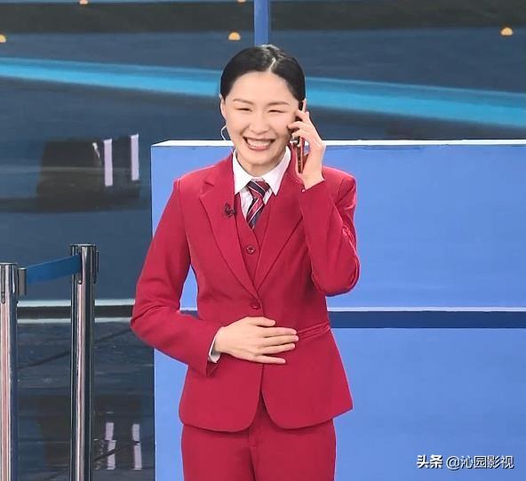 金靖黄晓明小品机场姐妹花（黄晓明领衔出演的小品机场姐妹花更有观众缘）(3)