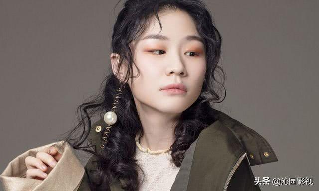 金靖黄晓明小品机场姐妹花（黄晓明领衔出演的小品机场姐妹花更有观众缘）(2)