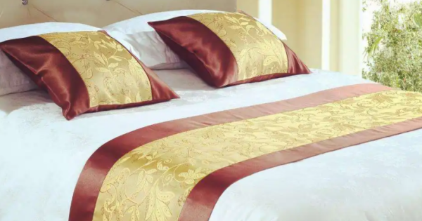 宾馆里床上的一块布有什么用,酒店床上的布条是干什么用的图8