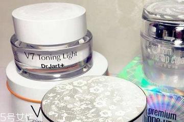 素颜霜涂完要不要打粉？擦素颜霜后要擦散粉吗？