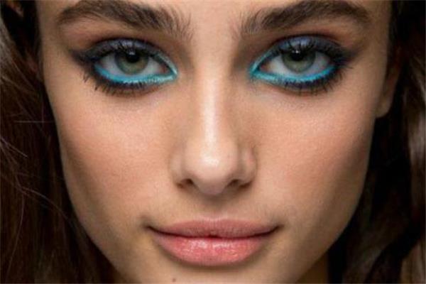 彩色眼线妆容示范