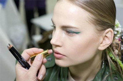 ​彩色眼线妆容示范