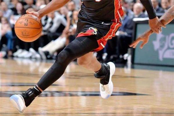 脚宽的人适合穿什么篮球鞋 宽脚掌适合什么篮球鞋