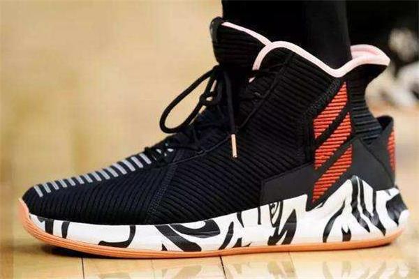 脚宽的人适合穿什么篮球鞋 宽脚掌适合什么篮球鞋