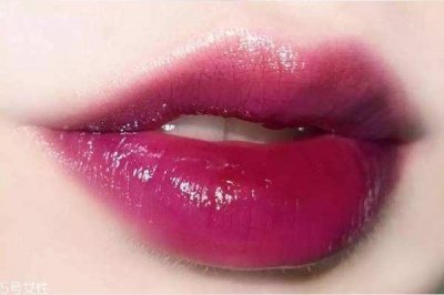 ​大牌口红卡纹什么原因 原因在于唇部保养