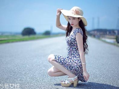 碎花长裙配什么鞋子好看 碎花长裙适合什么鞋子