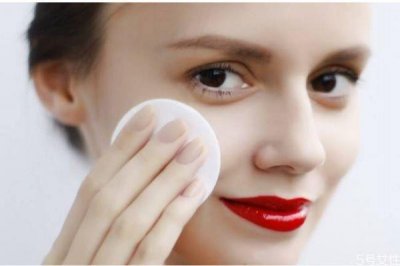 ​一般卸妆水可以卸全脸吗 脸部卸妆有什么注意的呢