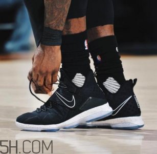 ​篮球鞋可以当跑步鞋吗？篮球鞋适合跑步吗？