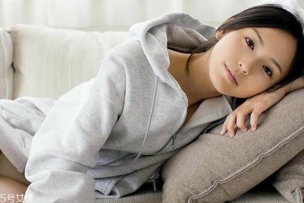 来大姨妈特别憔悴怎么办 4个技巧还你好气色 来大姨妈特别憔悴怎么办 4个技巧还你好气色