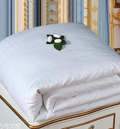 蚕丝被一般多少斤合适 这个重量最完美