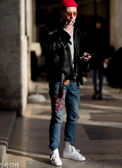 小白鞋为什么会发黄？小白鞋变黄的原因