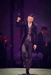 ​60+不算老！张学友演唱会致敬乒乓老将倪夏莲：我要享受这舞台