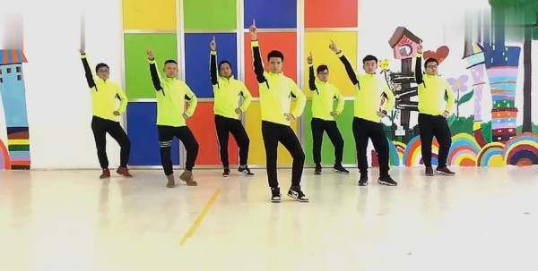 樱桃小嘴嘟嘟的脸是什么歌,樱桃小嘴嘟嘟的脸什么歌词图1