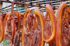 熏肉怎么熏是红色的？熏肉为什么是红色？