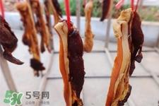 熏肉怎么熏是红色的？熏肉为什么是红色？