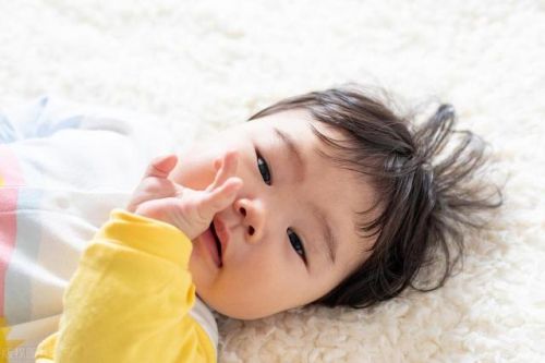 宝宝大小眼是什么原因(宝宝大小眼怎么办)-第1张图片-