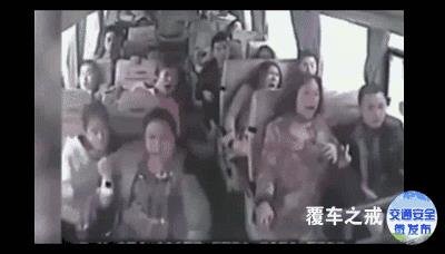 心痛！广东大巴爆胎撞护栏侧翻致7死11伤，5名乘客惨被甩落十米桥下