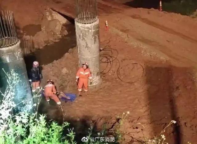 心痛！广东大巴爆胎撞护栏侧翻致7死11伤，5名乘客惨被甩落十米桥下