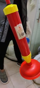 ​便池堵了怎样才能疏通？自己疏通马桶的方法合集