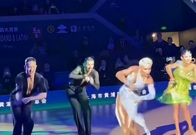 ​拉丁舞世界冠军乔安娜惊艳亮相！看她如何跳出火花般的“科目三”