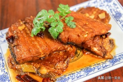 ​厨师长分享五香熏鱼的做法，学会这个方法，一大盘子上桌不够吃