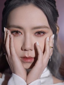 ​邓紫棋微博改名！他叹「这个名字太陌生」挨批PO文秒删