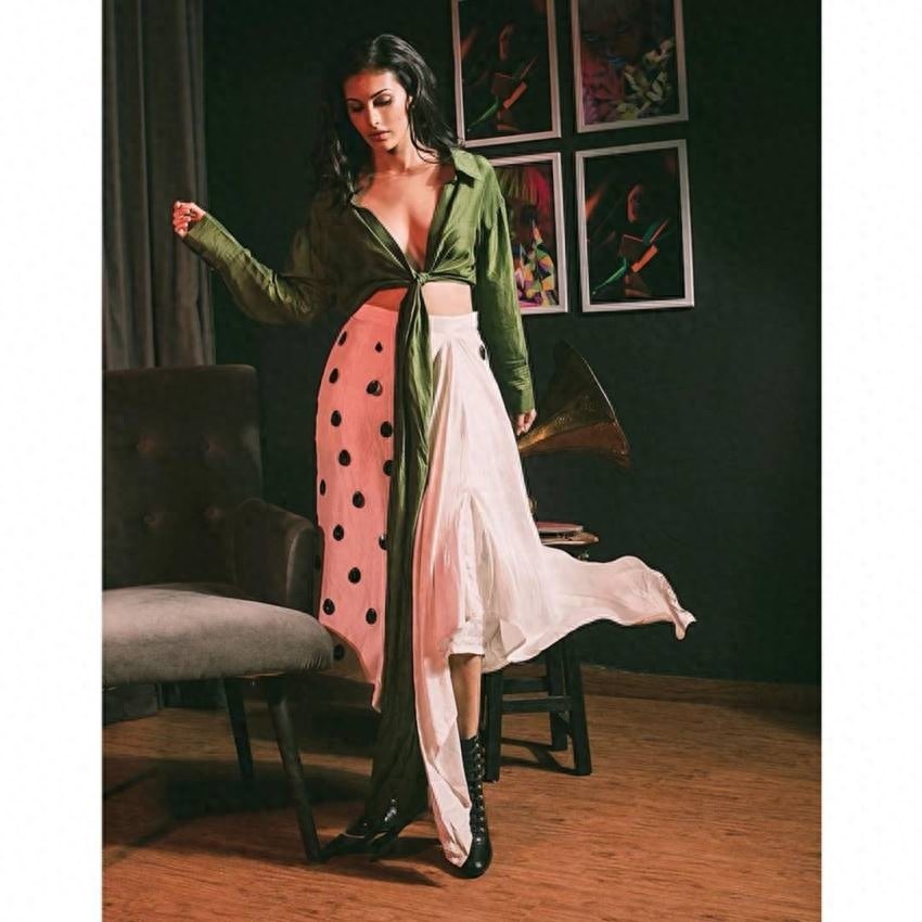 环球热搜之每日一星：恰如出水芙蓉印度女星艾米拉·达斯特