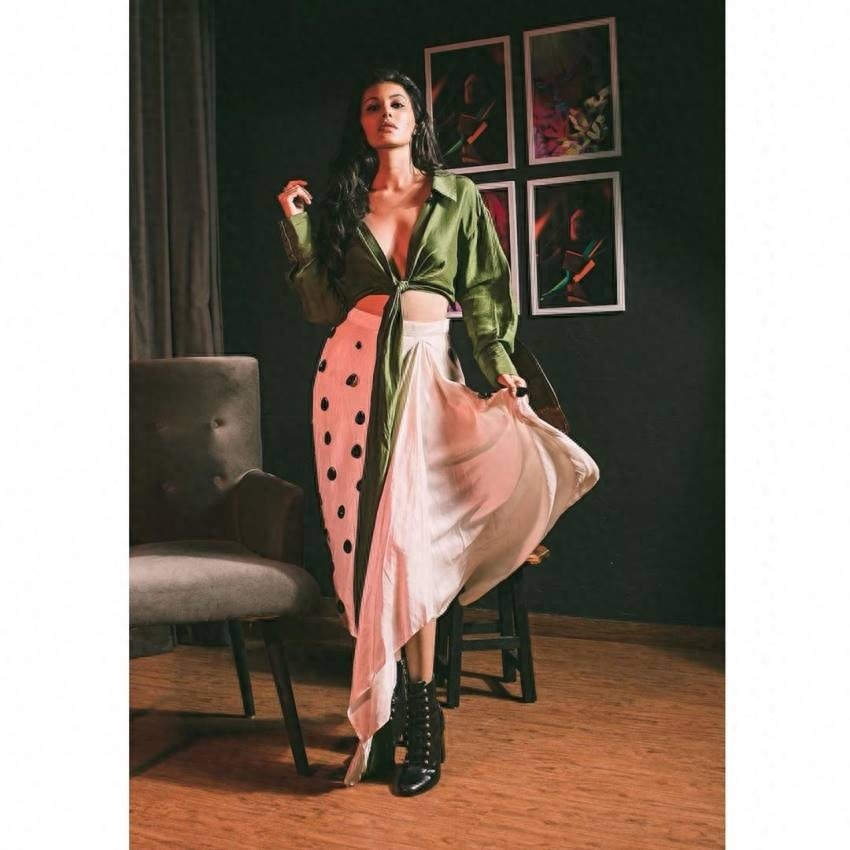 环球热搜之每日一星：恰如出水芙蓉印度女星艾米拉·达斯特