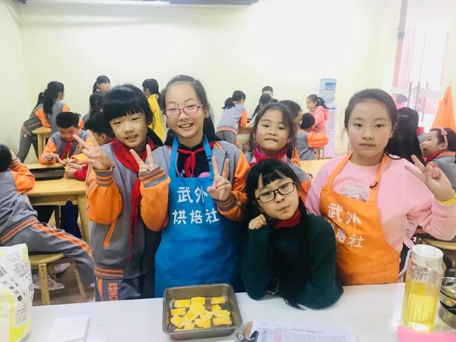 成都市武侯区领川外语学校（4位热血青年的办学奇迹）(19)