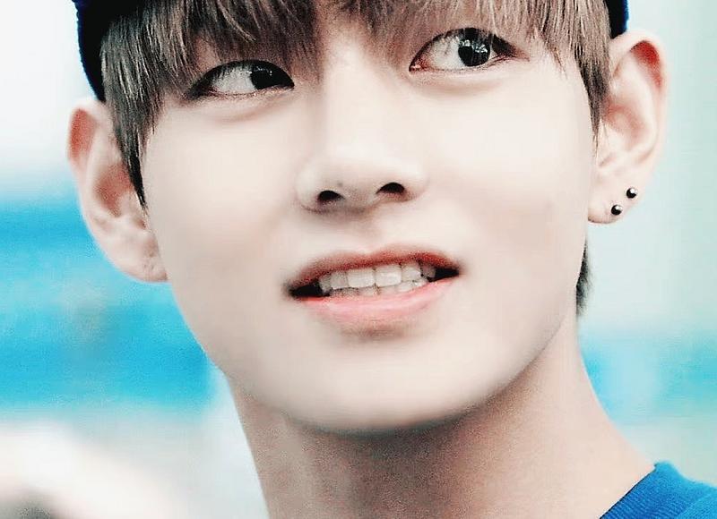 王嘉尔综艺节目（王嘉尔被嘉宾当马骑跪地爬）