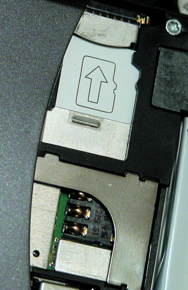 摩托罗拉razr刀锋折叠屏手机（刀锋掠影--摩托罗拉RAZR）(4)