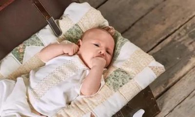 ​五个月的宝宝出牙有什么症状(宝宝开始长牙的症状有哪些)