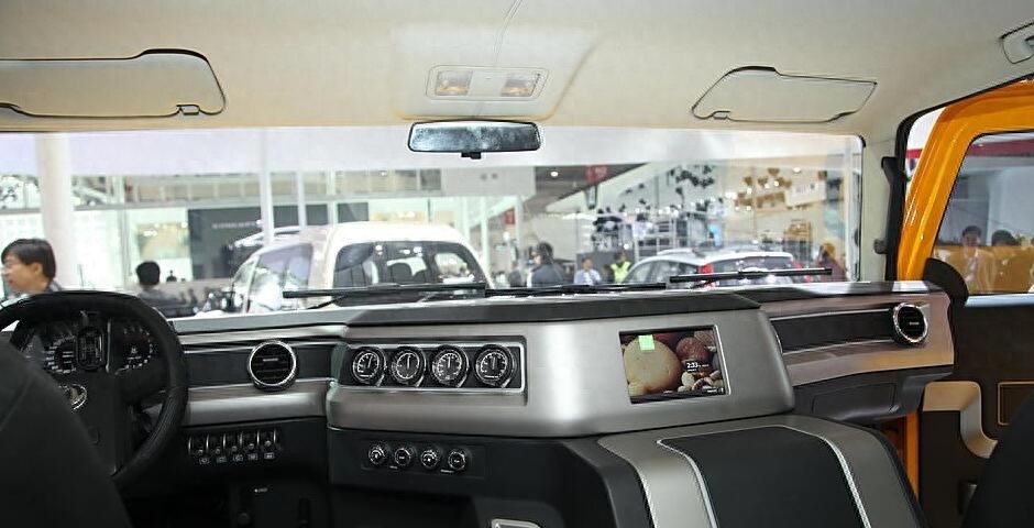 小陈竟花了88万买了民用版东风猛士，看到车厢傻了