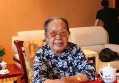 ​薛明：贺龙元帅夫人，原总参谋部政治部顾问